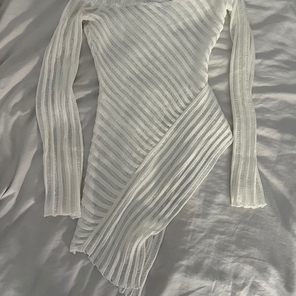 Off the shoulder asymmetrical sweater - Picture 1 of 3